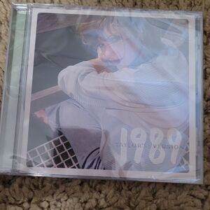 1989 Taylor's Version Deluxe CD with Polaroids